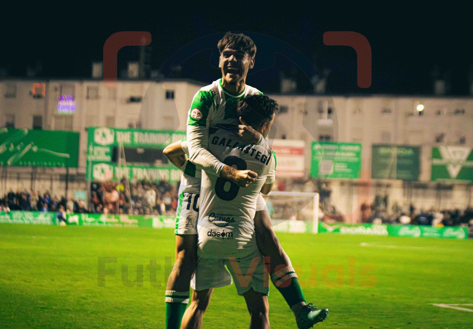 El Atlético Sanluqueño rescata un punto con heroísmo ante un Hércules superior.