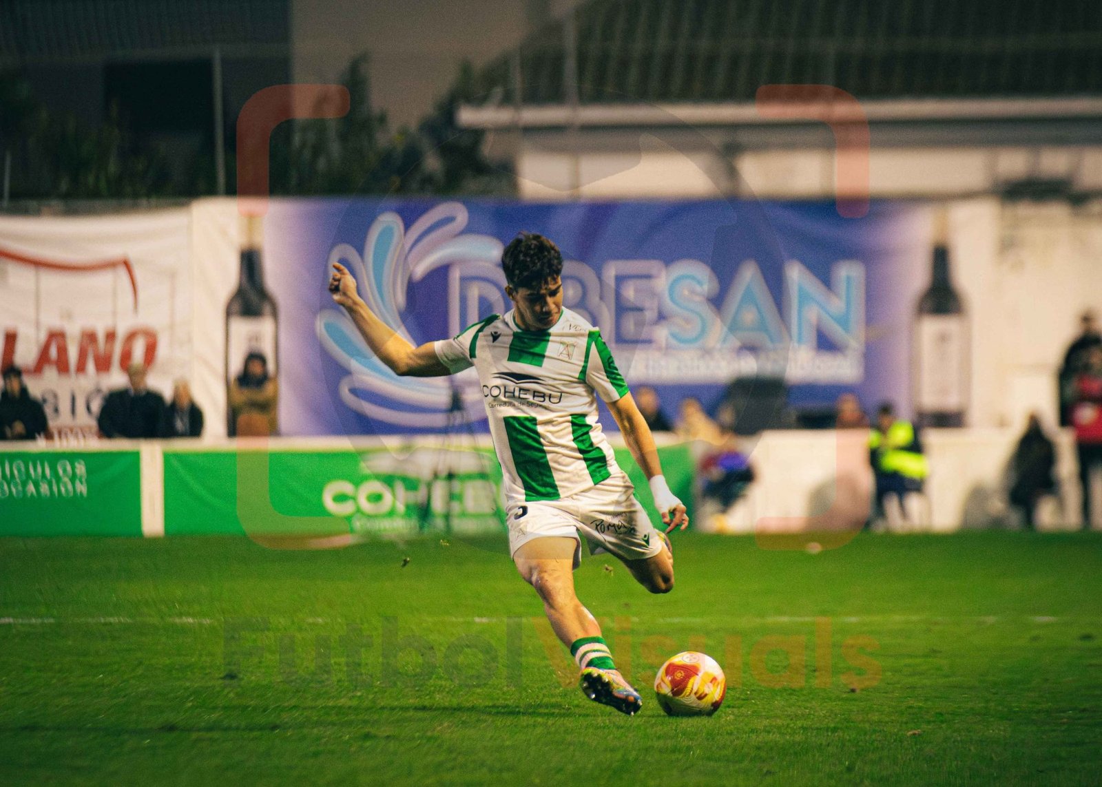 El Atlético Sanluqueño rescata un punto con heroísmo ante un Hércules superior. — foto 5