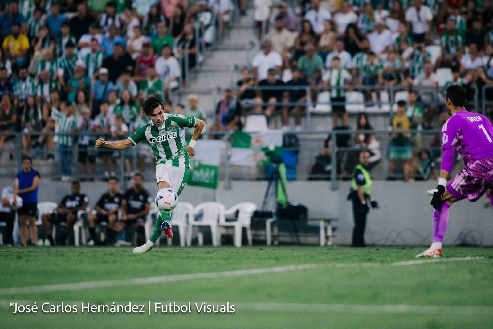 El Real Betis aplasta al Lyon en La Línea — foto 16
