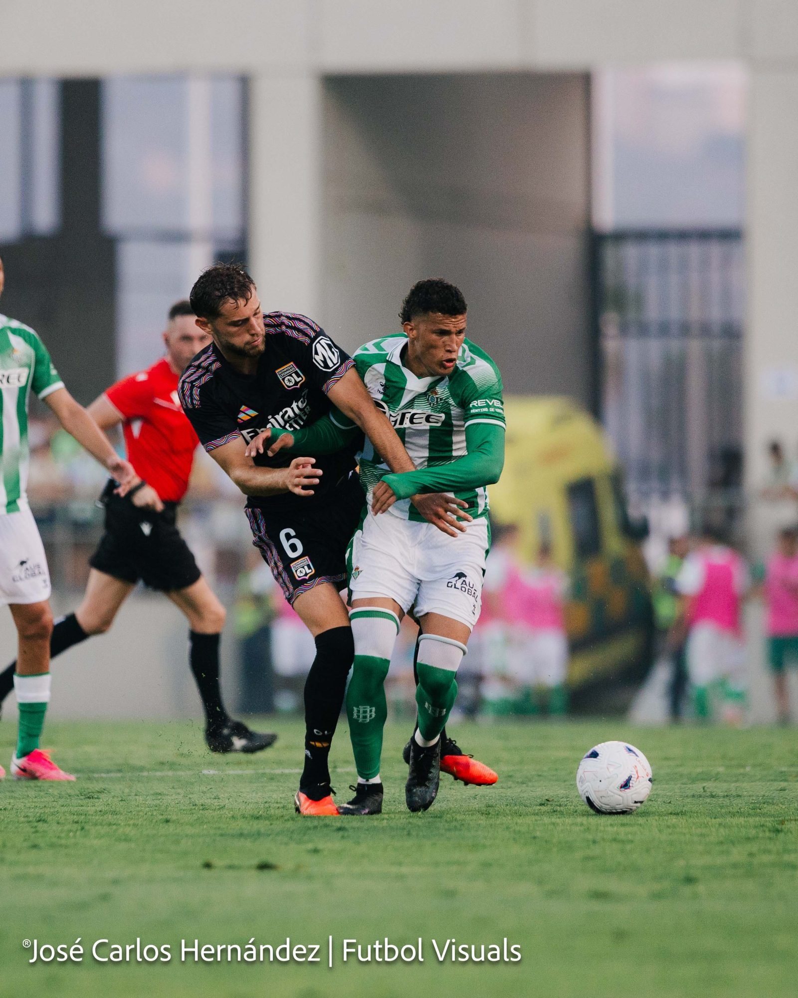 El Real Betis aplasta al Lyon en La Línea — foto 12