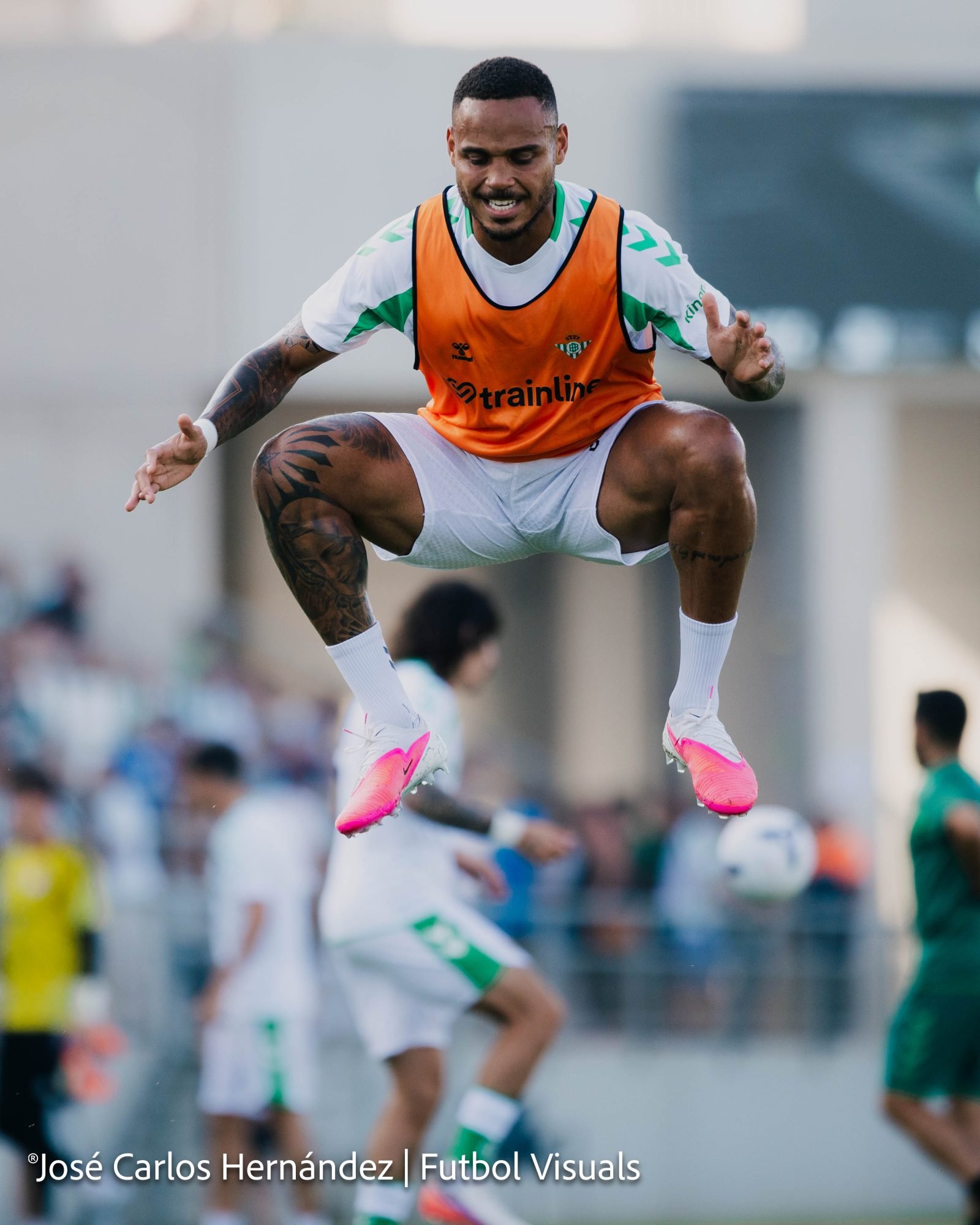 El Real Betis aplasta al Lyon en La Línea — foto 4