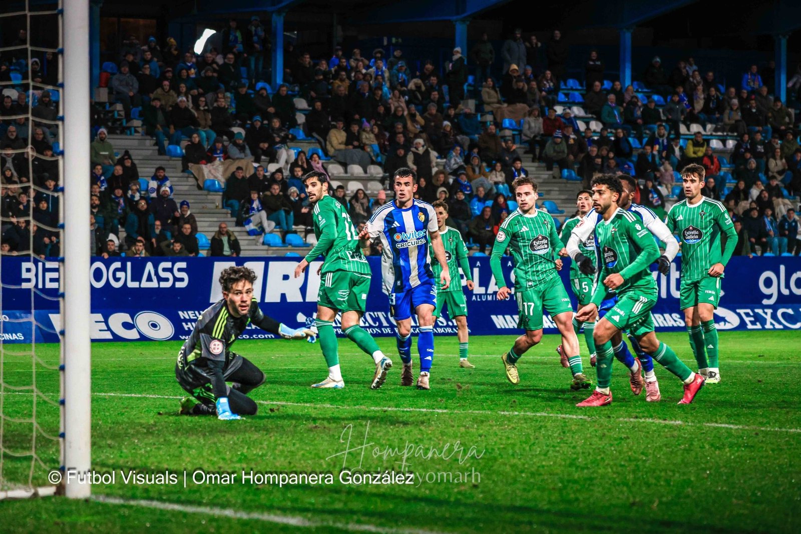 La Ponfe pasa la apisonadora por el Racing de Ferrol — foto 2